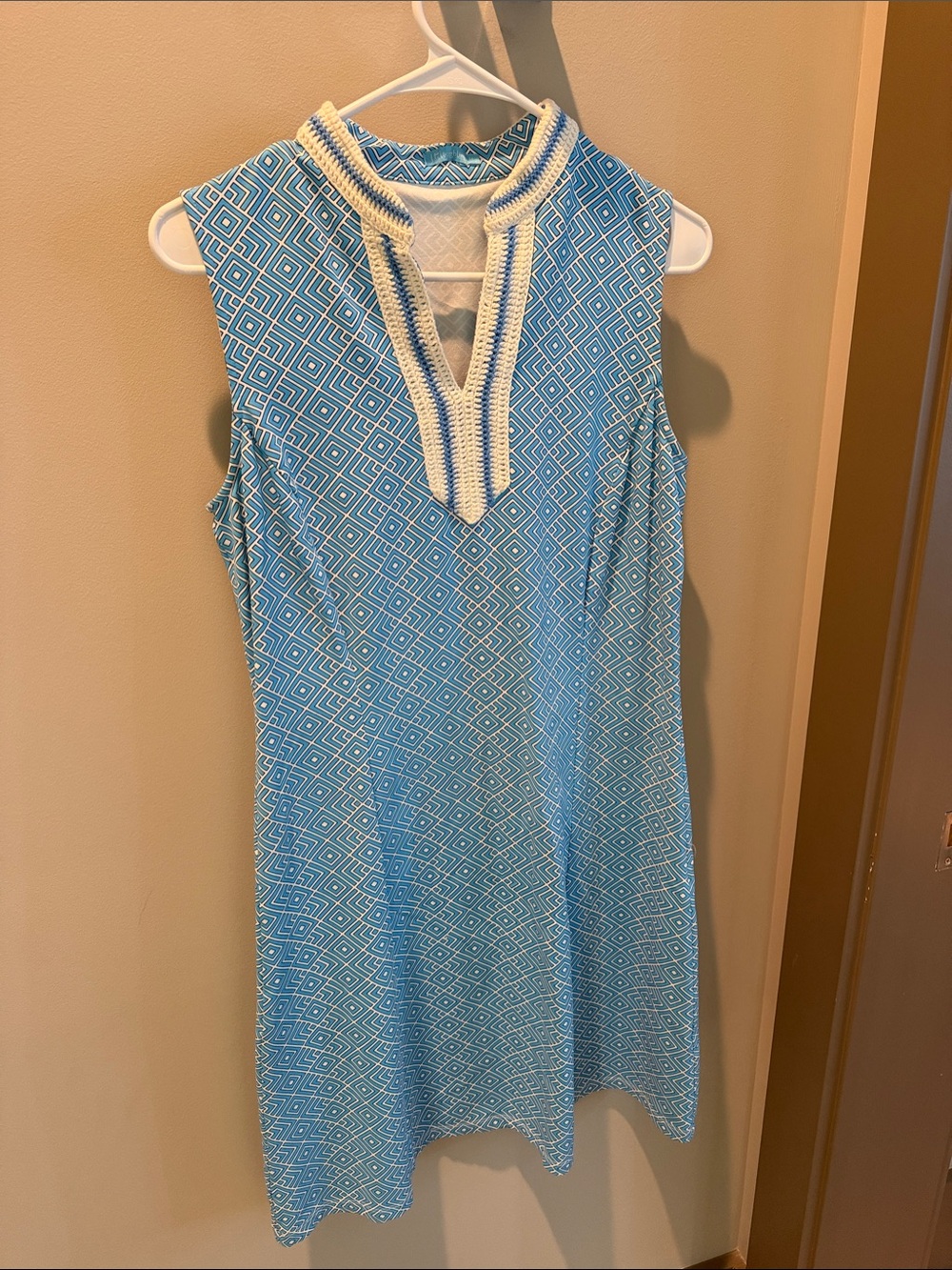 J. McLaughlin Sleeveless Blue Geometric Shift Dress with Cream Trim